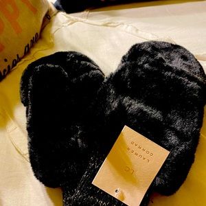 Lauren Conrad Faux Fur Gloves